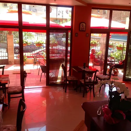 Niki House בית הארחה