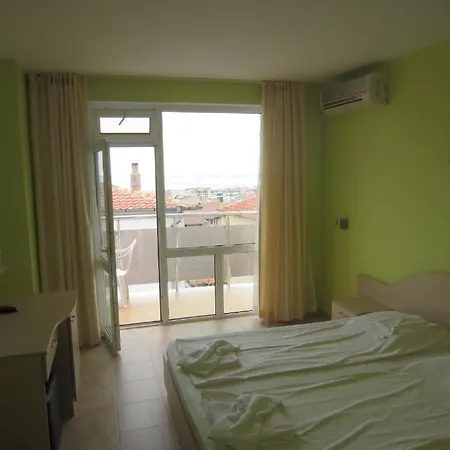 בית הארחה Niki House *
