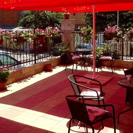 Niki House בית הארחה